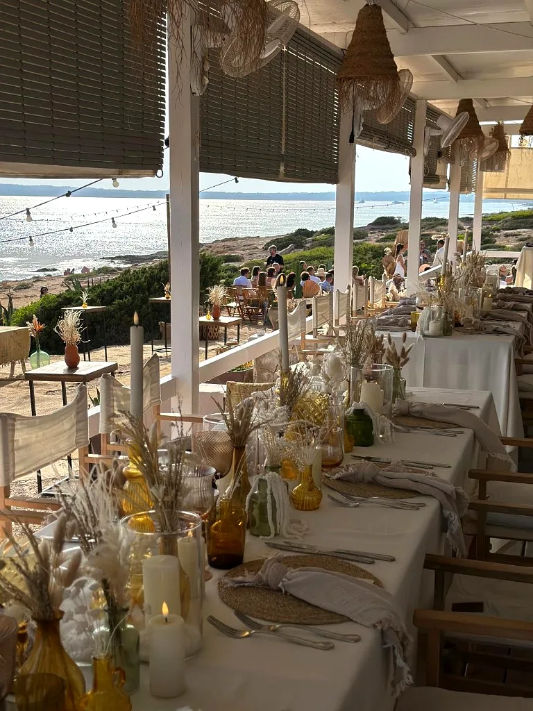 Long-table dining